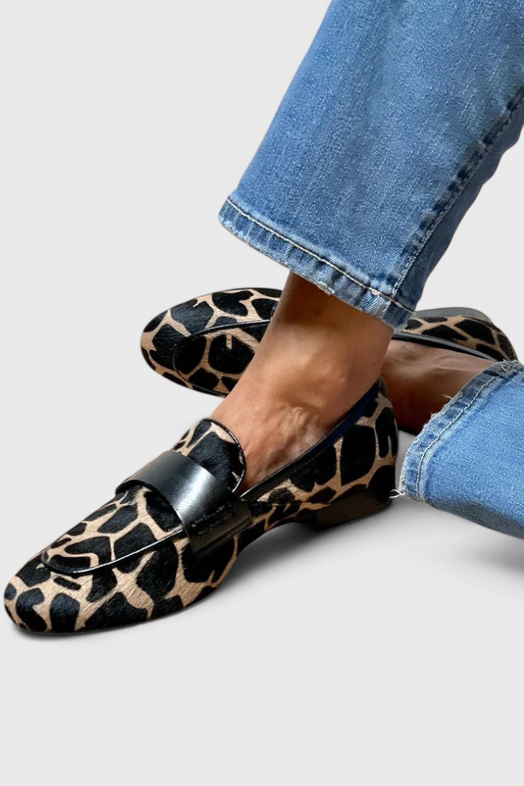Annelore | Mocasines de Cuero con Tacón Bajo y Diseño Exclusivo